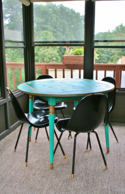 painting-laminate-furniture-emerald-green-pantone