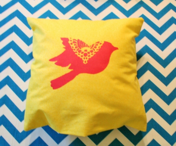 how-to-stencil-a-pillow